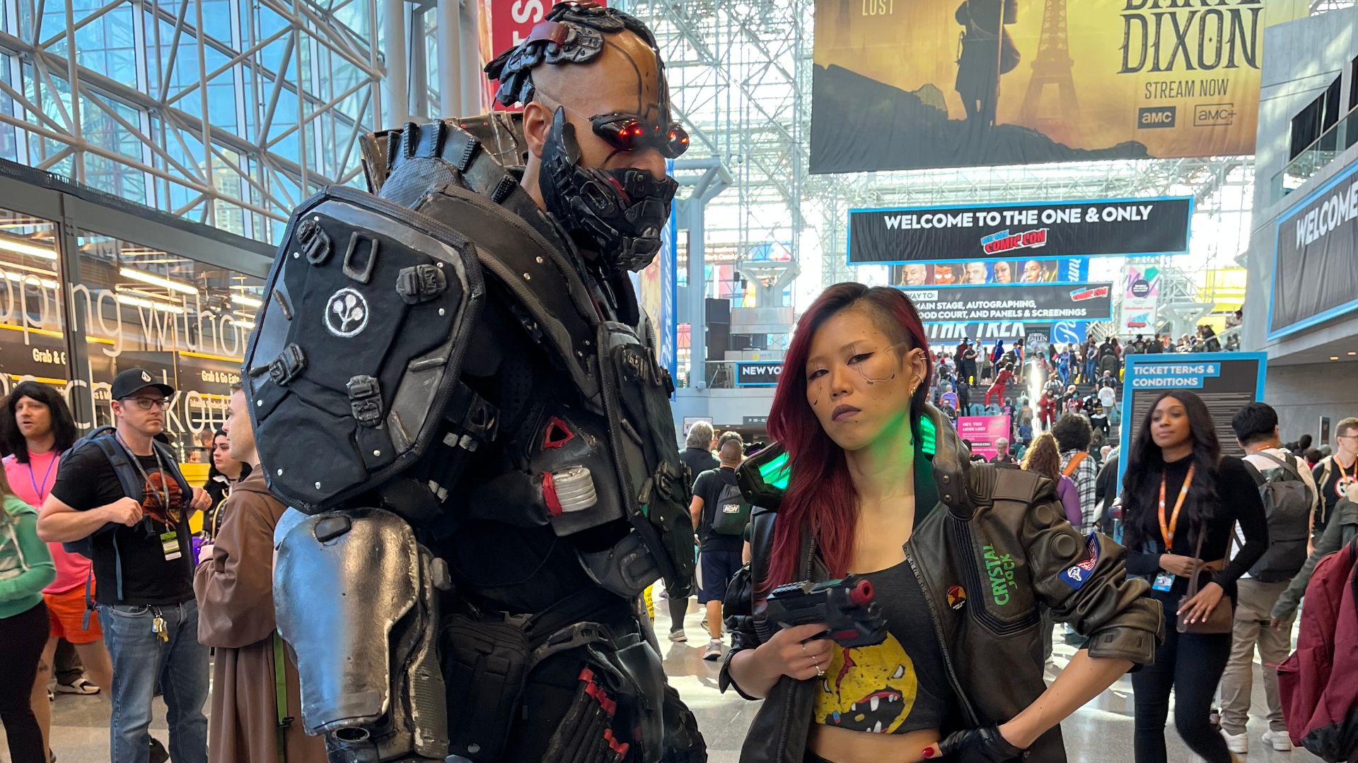 File:2023 NYCC Cosplay of Adam Smasher and V from Cyberpunk 2077.jpg