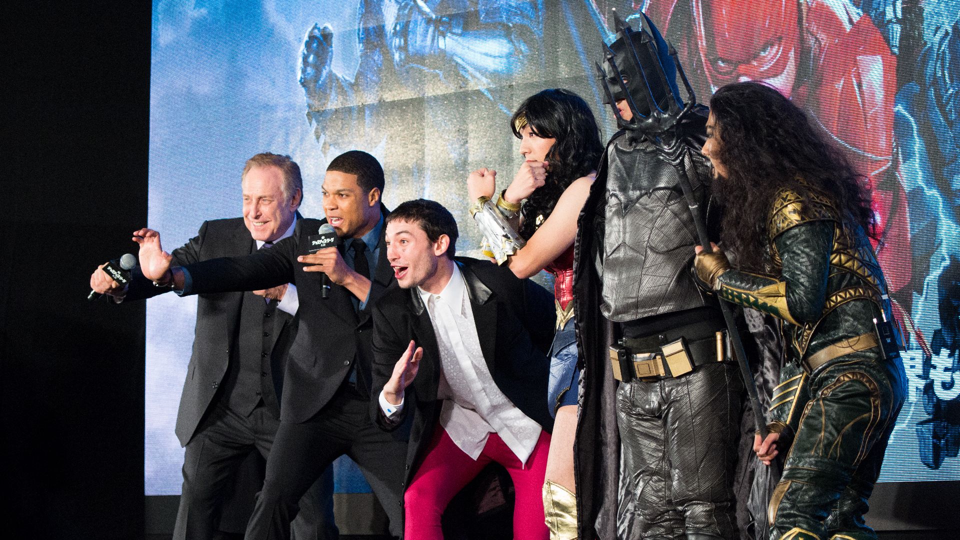 File:Justice League Japan Premiere Red Carpet- Charles Roven, Ray ...