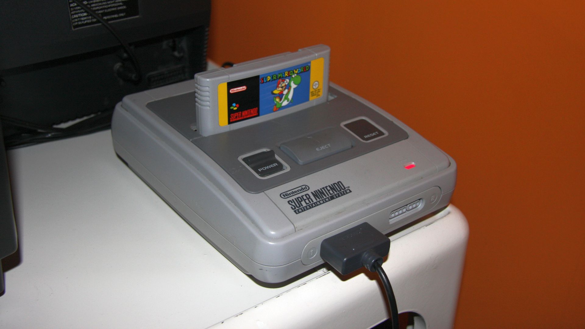 File:Super Nintendo Entertainment System (Super Famicom) at gamescom 2009-retro games section PNr°0243.JPG