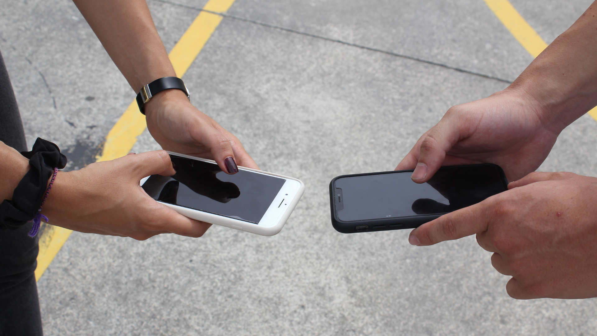 two-cell-phones-compare-thumb-rss.png