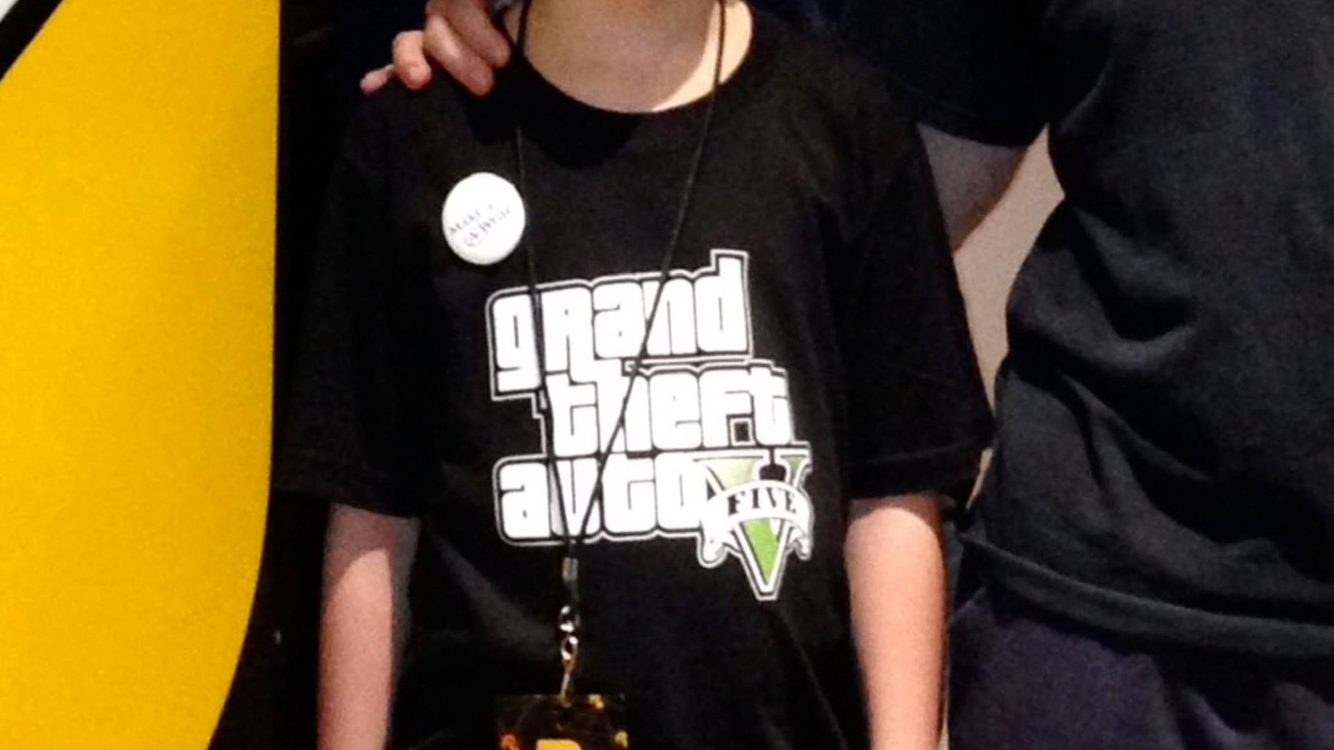 File:Boy wearing a Grand Theft Auto V T-shirt.png