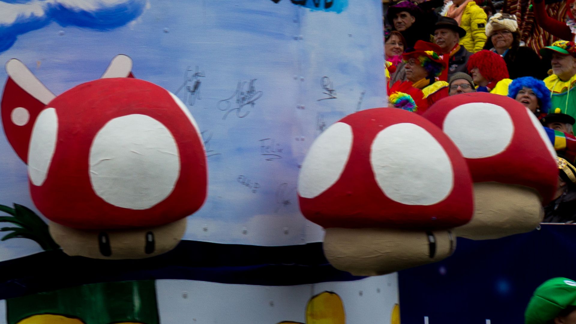 File:Mainz-Rosenmontagzug2015 - Mario Float.jpg