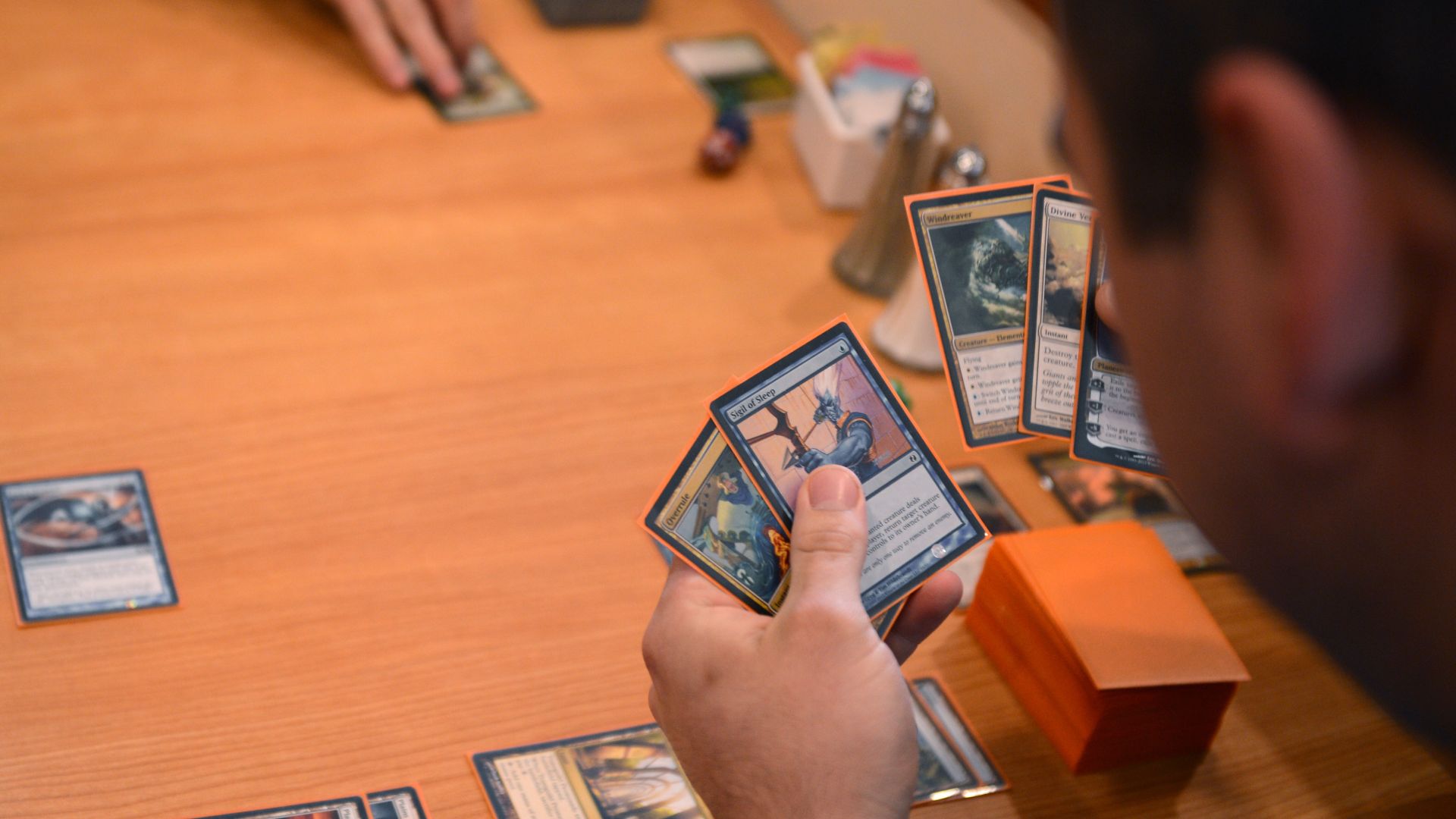 File:Magic The Gathering players.JPG