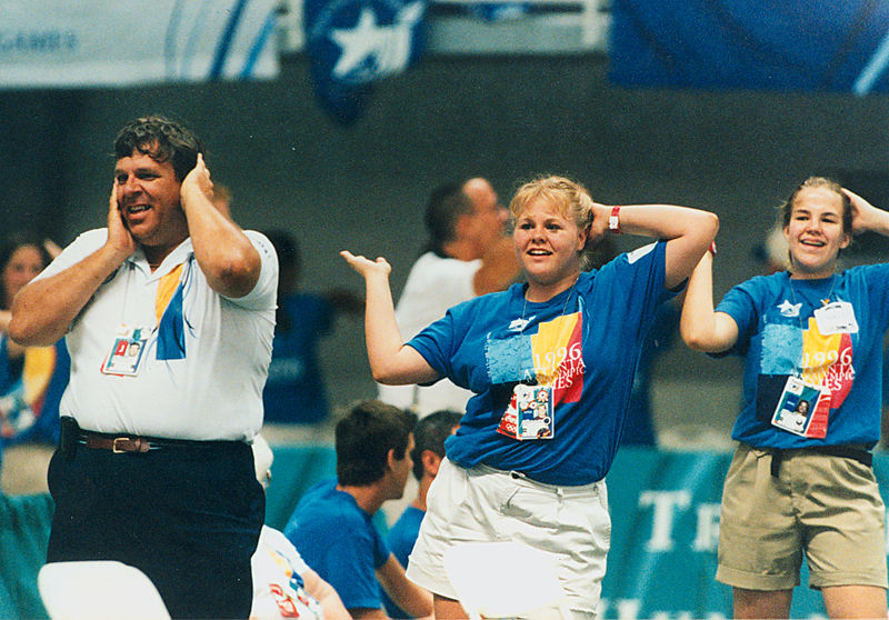 800px-Games_volunteers_doing_the_macarena_during_the_Atlanta_Paralympics_1.jpg