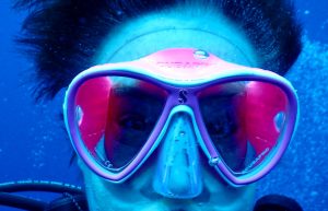 person-wearing-goggles-underwater-1670468-e1578341089408-300x193.jpg