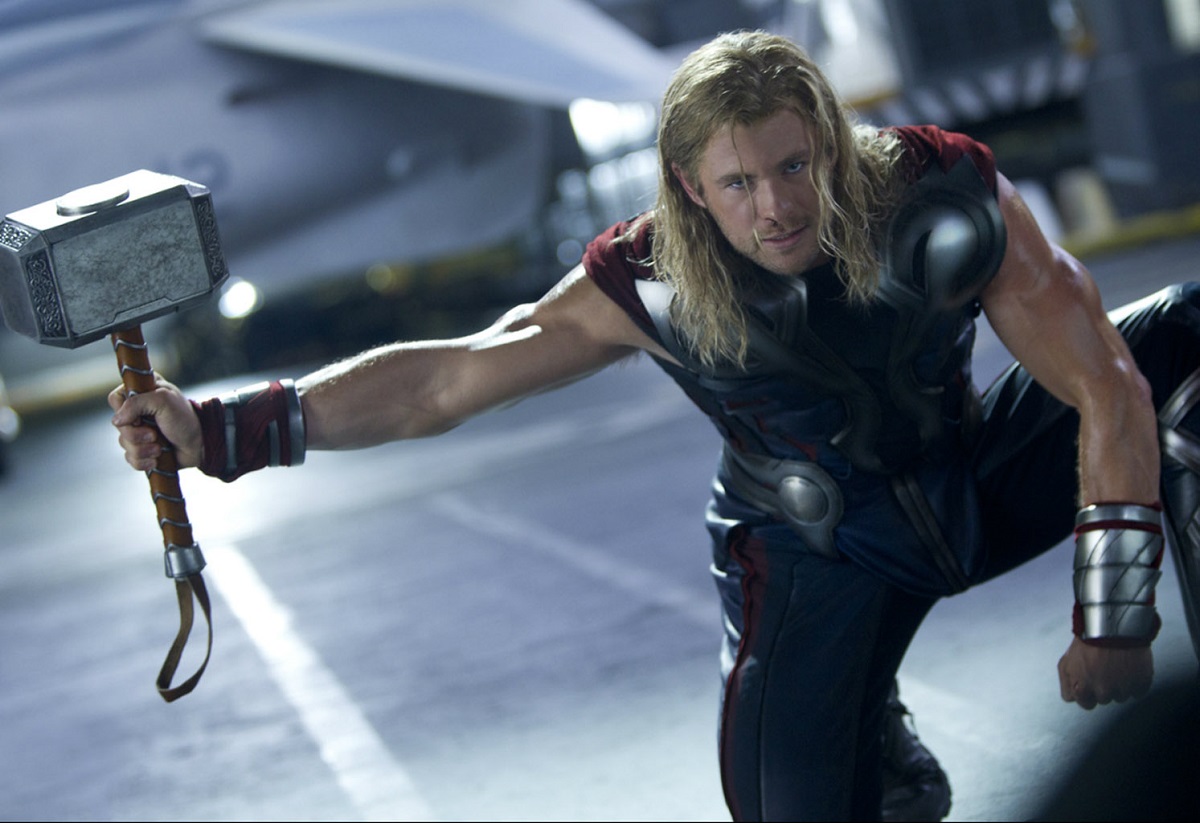thor_with_hammer-1527793262136.jpg
