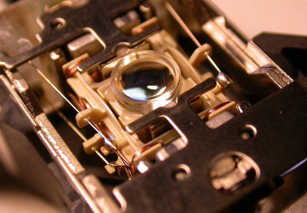 1024px-cd_drive_lens-1540773691820.jpg