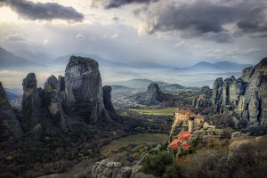 1280px-Meteoras_monastery_2-1-300x200.jpg