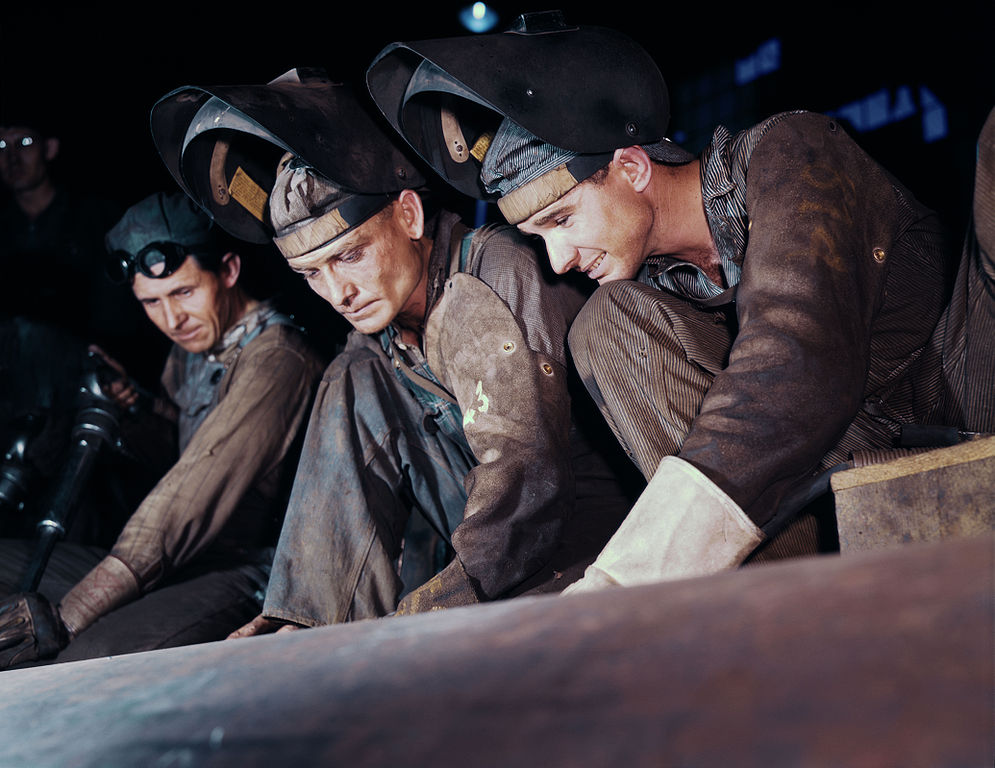 995px-welders_making_boilers_for_a_ship-_combustion_engineering_co-_chattan-1541641925817.jpg