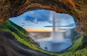 Seljalandsfoss_Su%C3%B0urland_Islandia_2014-08-16_DD_201-203_HDR-300x193.jpg