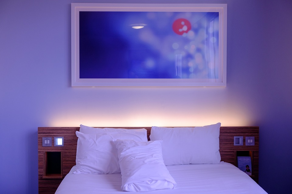bedroom-1285156_960_720-1542407164959.jpg