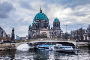 berlin-3051937_1920-300x200.jpg