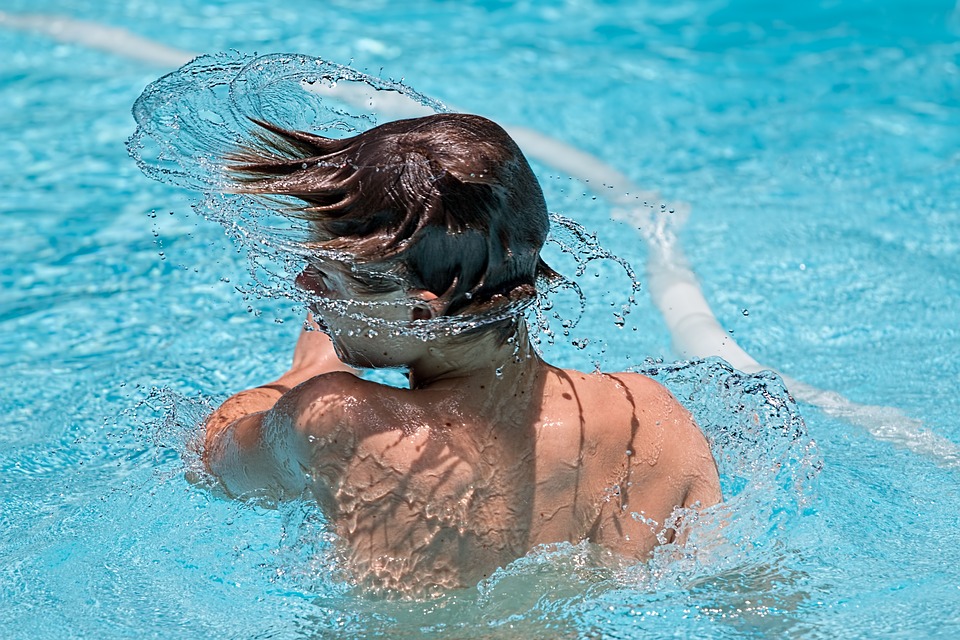 swimming-1925391_960_720-1542408000253.jpg