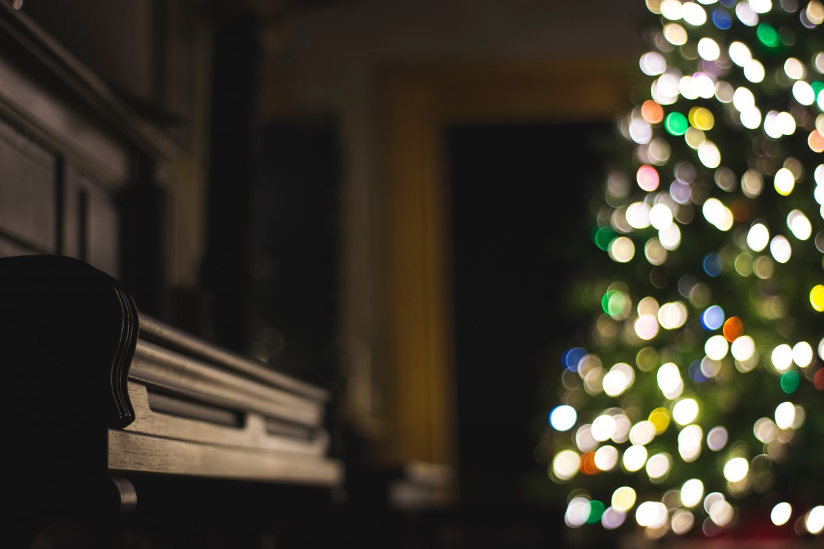 piano_light_bokeh_christmas_light_christmas_tree-163053-1550553658778.jpg