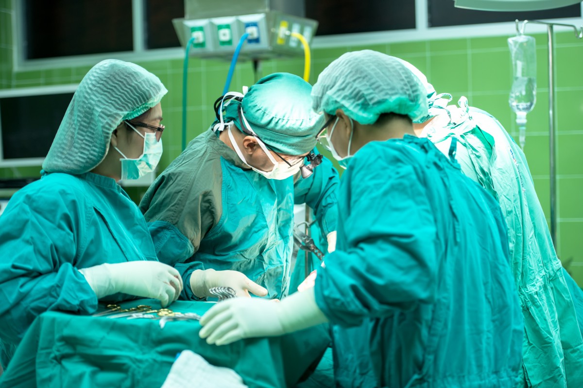 surgery_action_hospital_doctor_care_for_clinic_disease_to_wonder-1271077-1550552569510.jpg