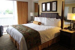 hotelroom-2205447-300x200.jpg