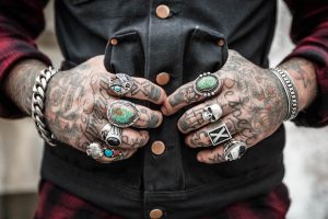 hands-1031131_1920-300x200.jpg