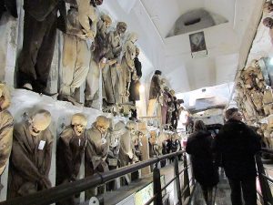 Catacombe_dei_Cappuccini_Palermo-300x225.jpg