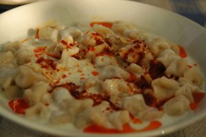 1280px-Manti_in_Cappadocia-300x199.jpg