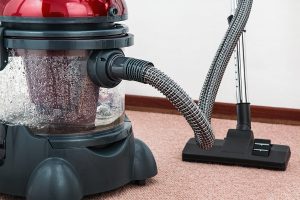 vacuum-cleaner-657719-300x200.jpg