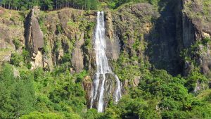 1024px-Bambarakanda_Waterfall-300x169.jpg