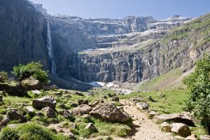 1024px-Gavarnie-Cirque-300x200.jpeg