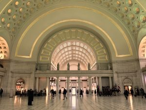 2880px-Interior_of_Washington_Union_Station-300x225.jpg