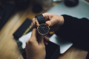 1_hunters-race-dE0sBTZCVoY-unsplash-300x200.jpg