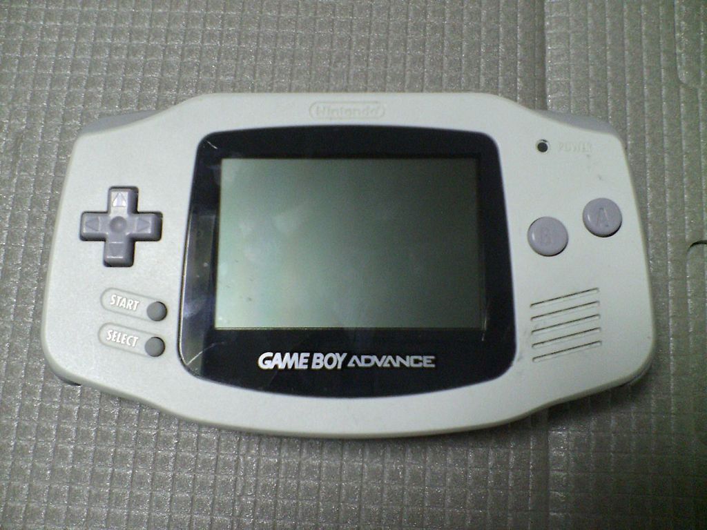 1024px-Game_Boy_Advance.jpg.optimal.jpg