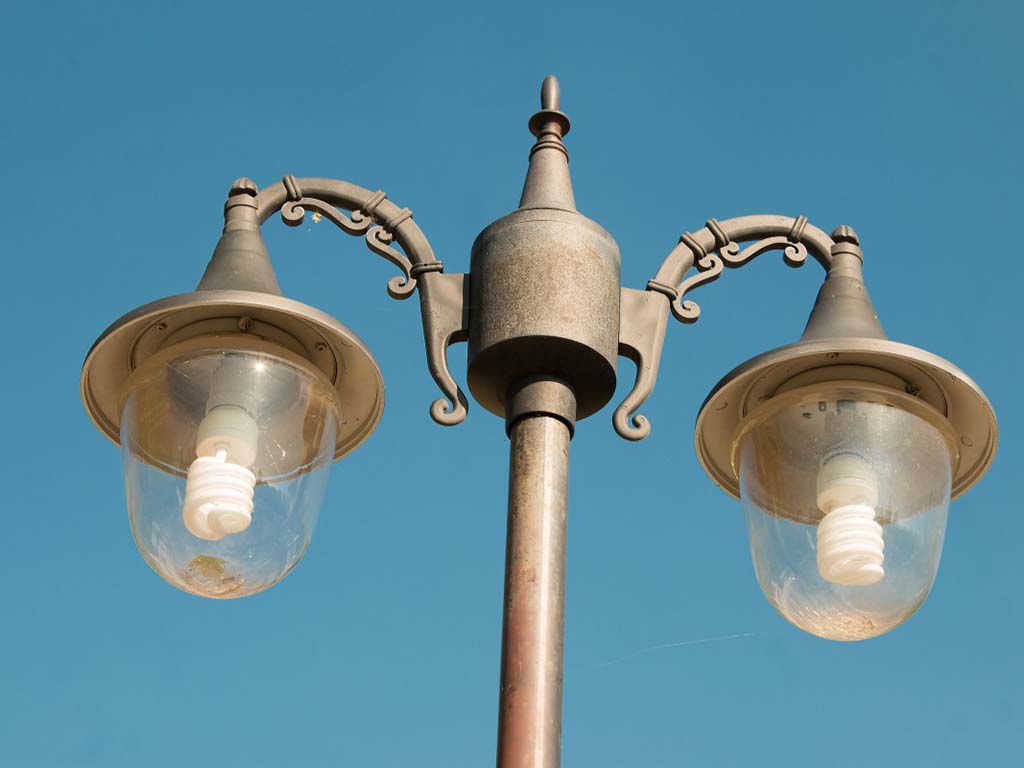 resize1_lamp_post_light_fixture_electric_light_electricity_decorative_lamppost_power-495794.jpg.optimal.jpg