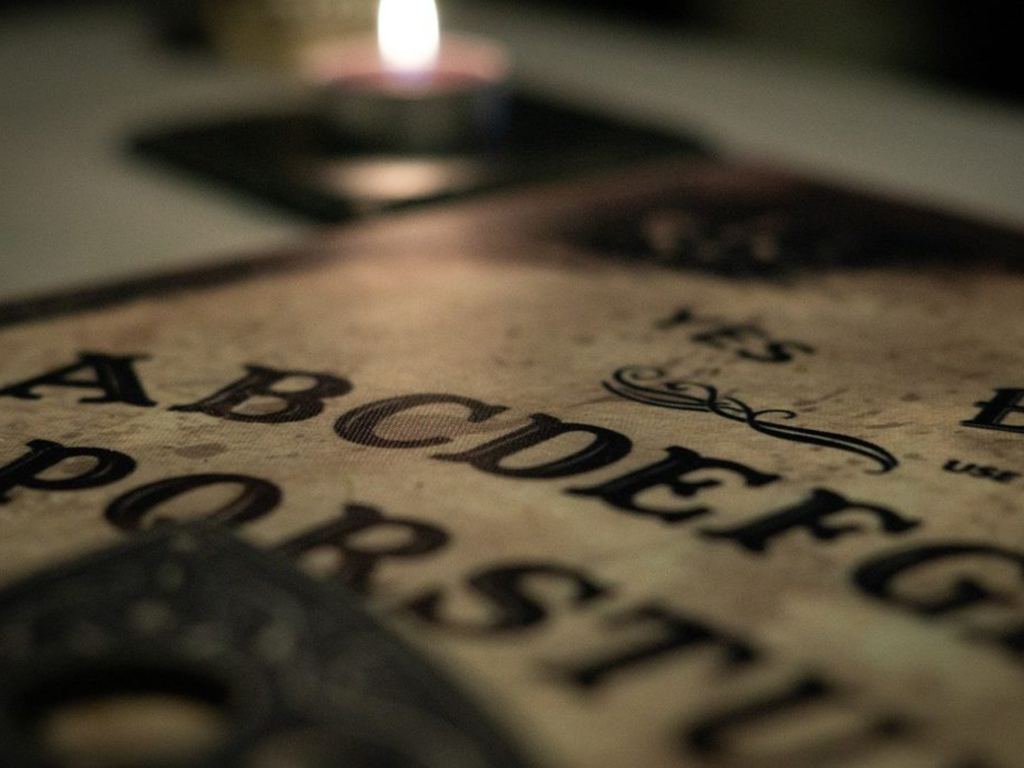 resizeouija-board-4553829_1280-1024x682-1.png