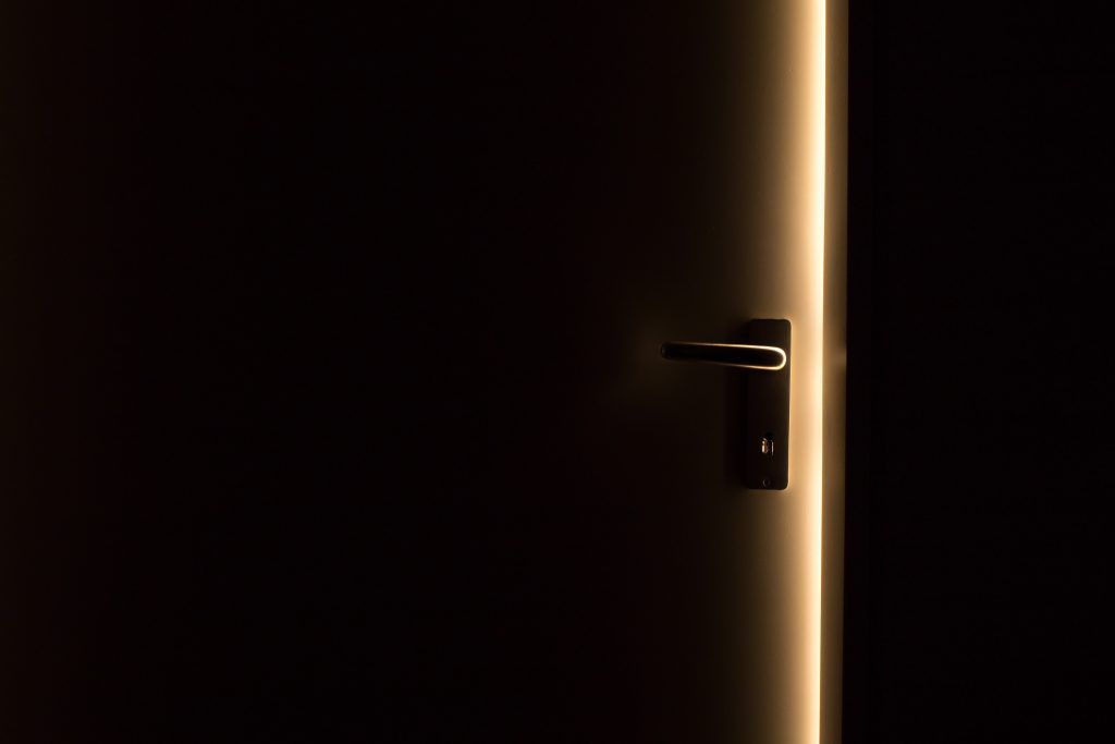 dark-door-door-handle-147634-1024x683-1.jpg.optimal.jpg