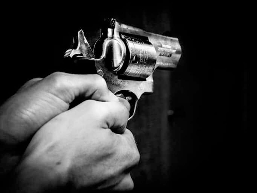 resizegun-hands-black-weapon-768x512-1.jpg.optimal.jpg