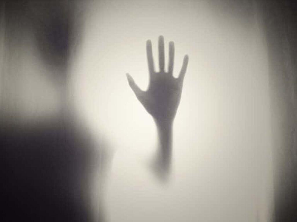 resizehand-silhouette-light-black-and-white-white-photography-846223-pxhere.jpg.optimal.jpg