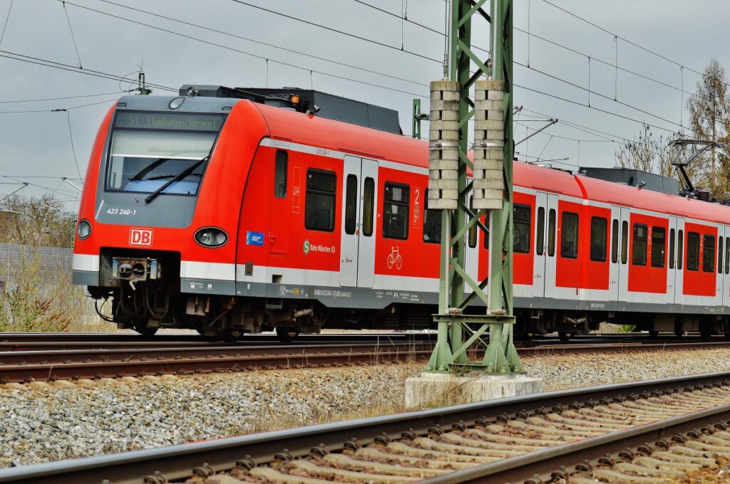 s_bahn_train_railway_public_means_of_transport_traffic_transport_big_city_m-1551763809547-1024x680.jpg.optimal.jpg