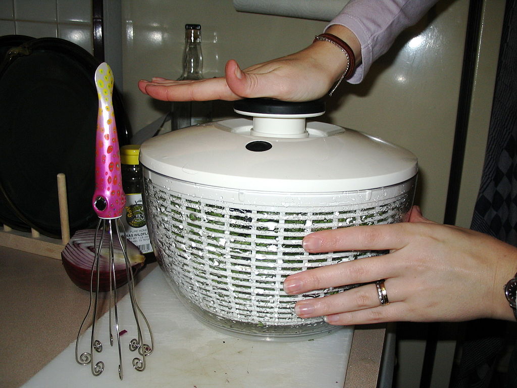 1024Px-Salad Spinner