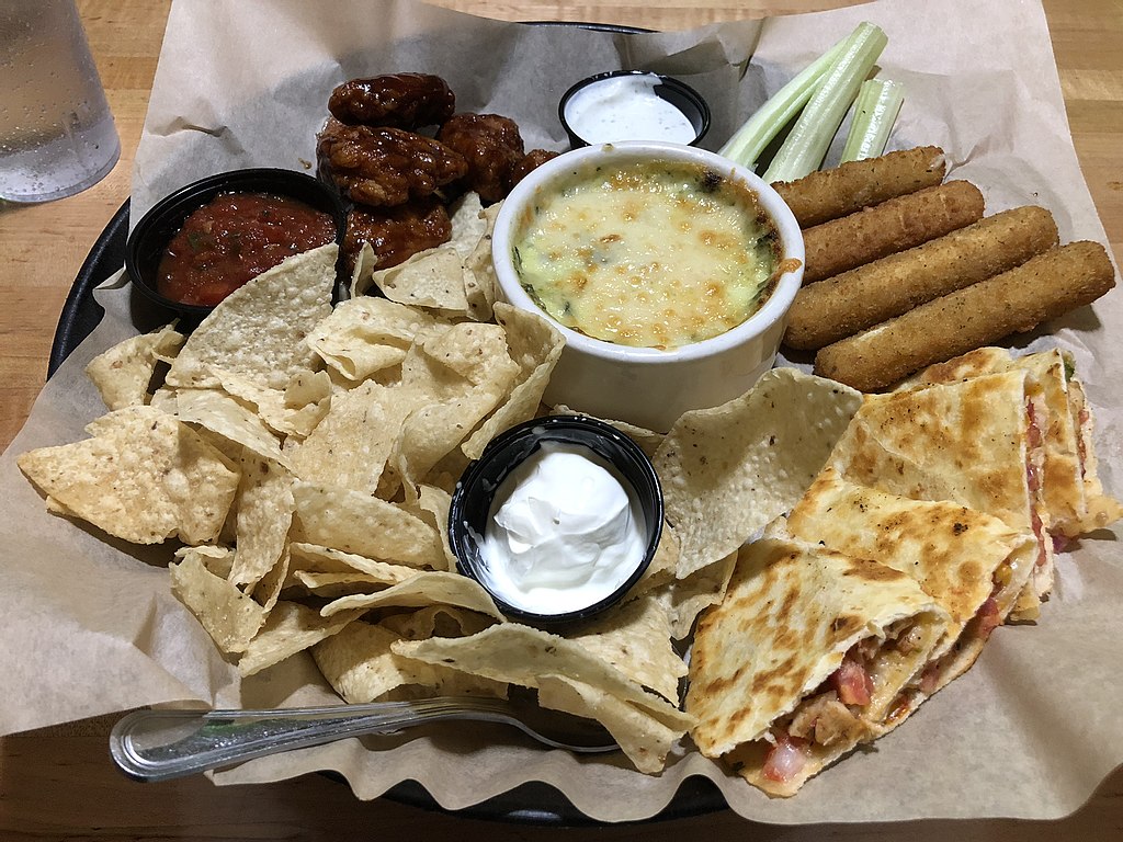 2020-11-30 20 30 19 Classic Appetizer Combo (Chips With Spinach-Artichoke Dip, Mozzarella Sticks, Honey-Bbq Buffalo Wings And Chicken Quesadilla) At The Applebee's In Fair Lakes, Fairfax County, Virginia