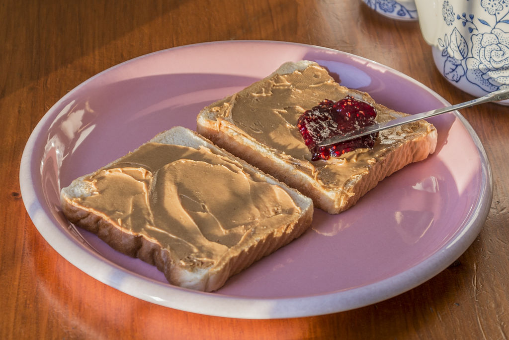 1024Px-Peanut Butter And Jelly Sandwich (11120683916)