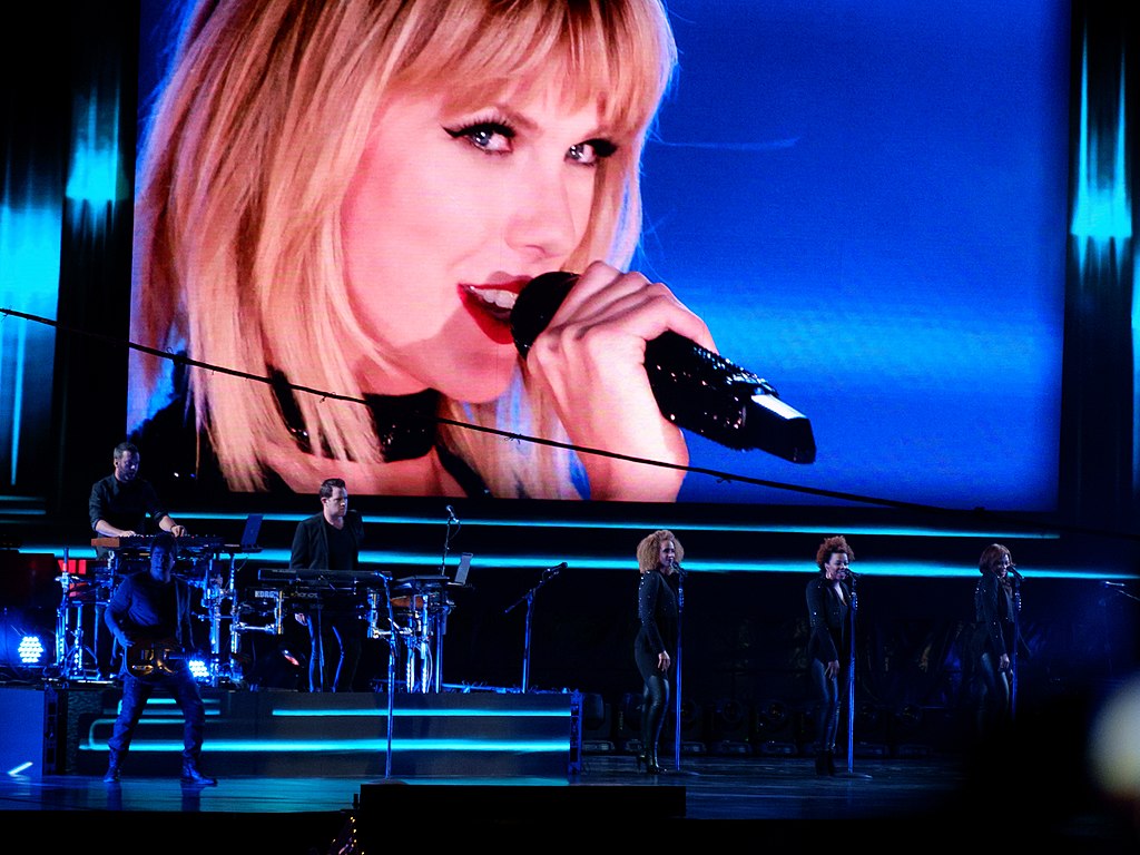 Taylor Swift Performance (31366261870)
