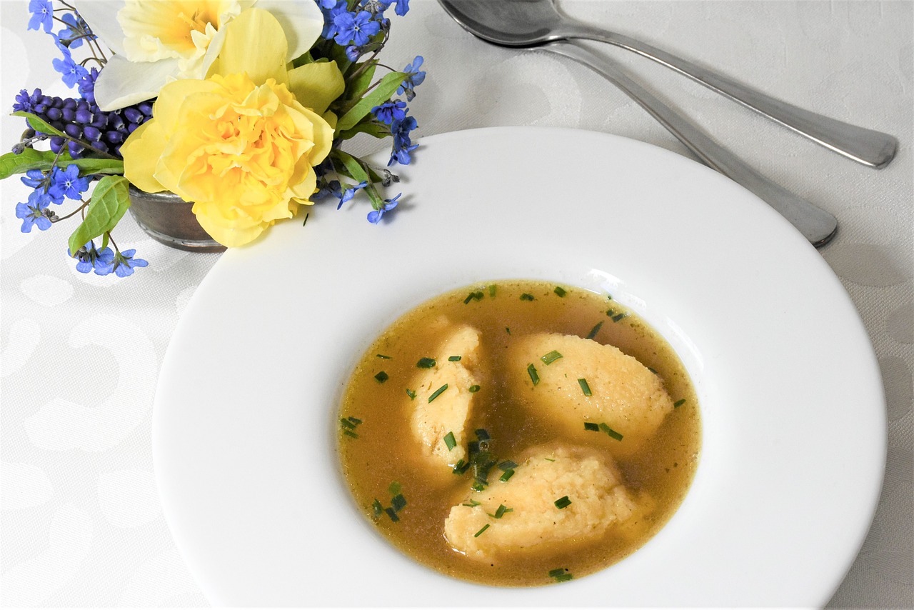semolina-dumpling-soup-6780244_1280.jpg