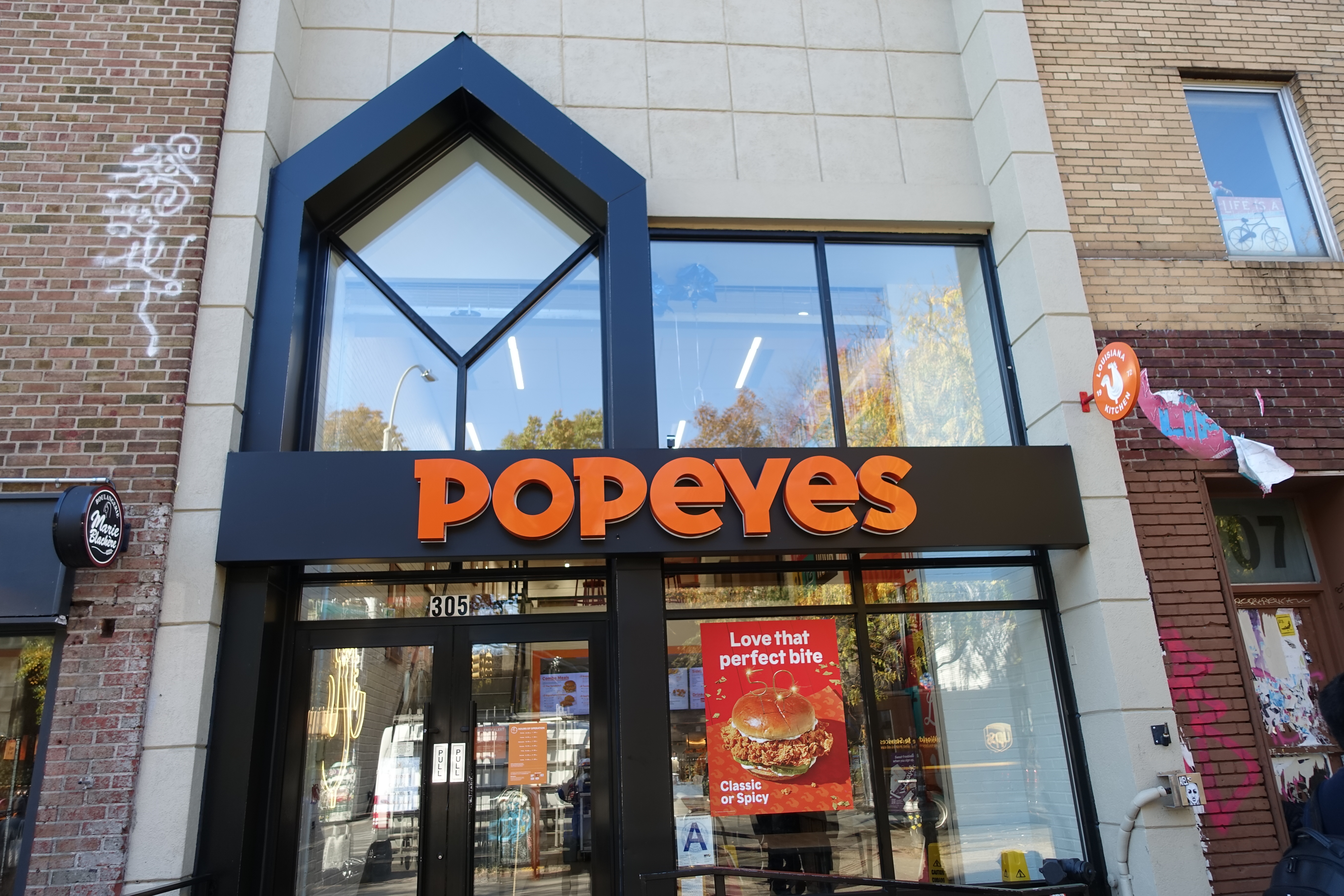6Th Av Carmine Minetta Td (2022-11-02) 02 - Popeyes (305 6Th Avenue)
