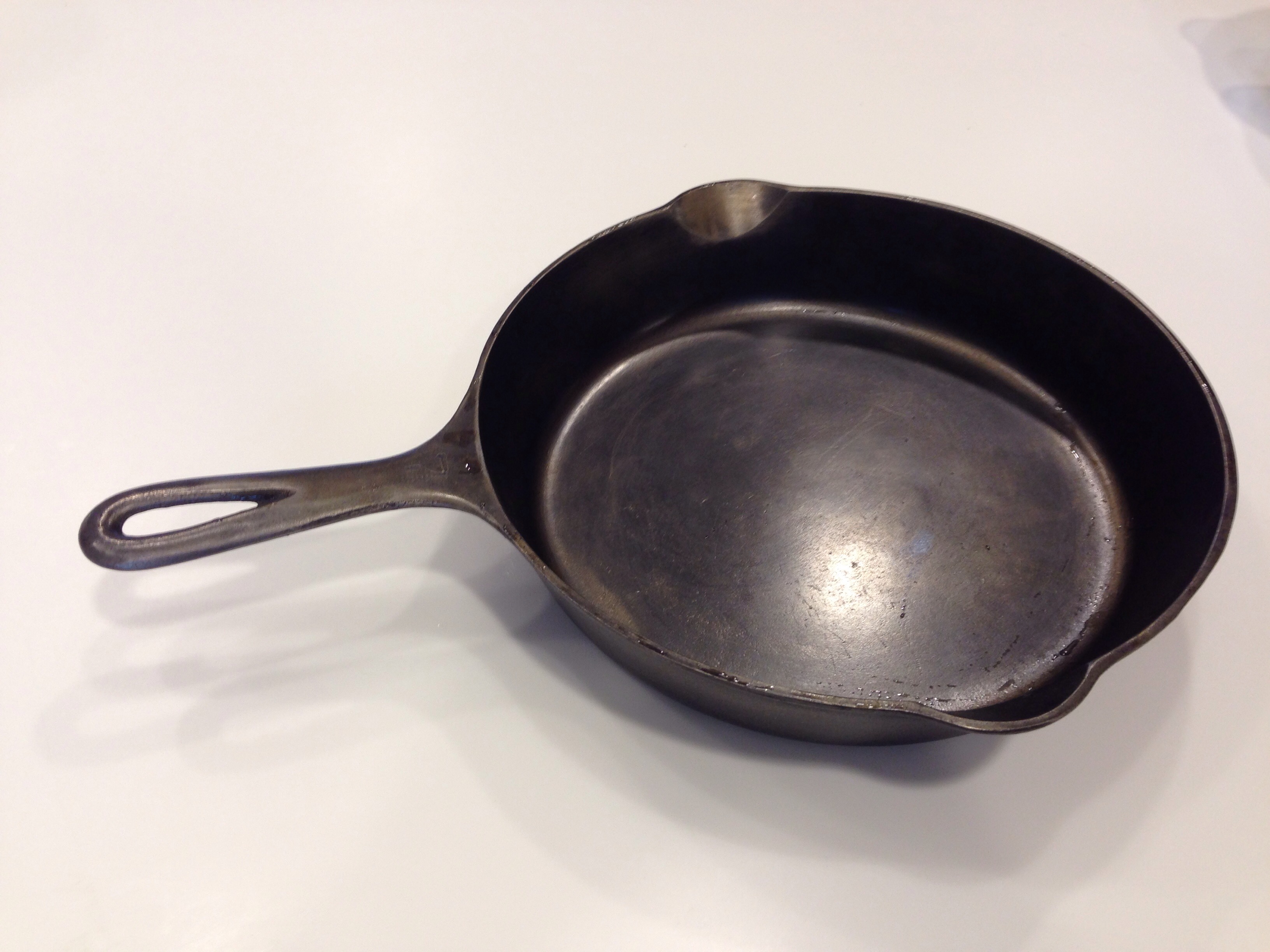 Griswold_cast_iron_skillet.jpg