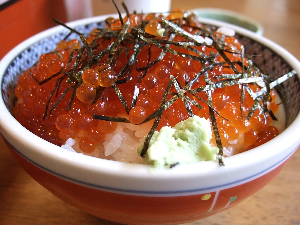 1024Px-Rice Bowl Topped With Salmon Caviar (2803790133)