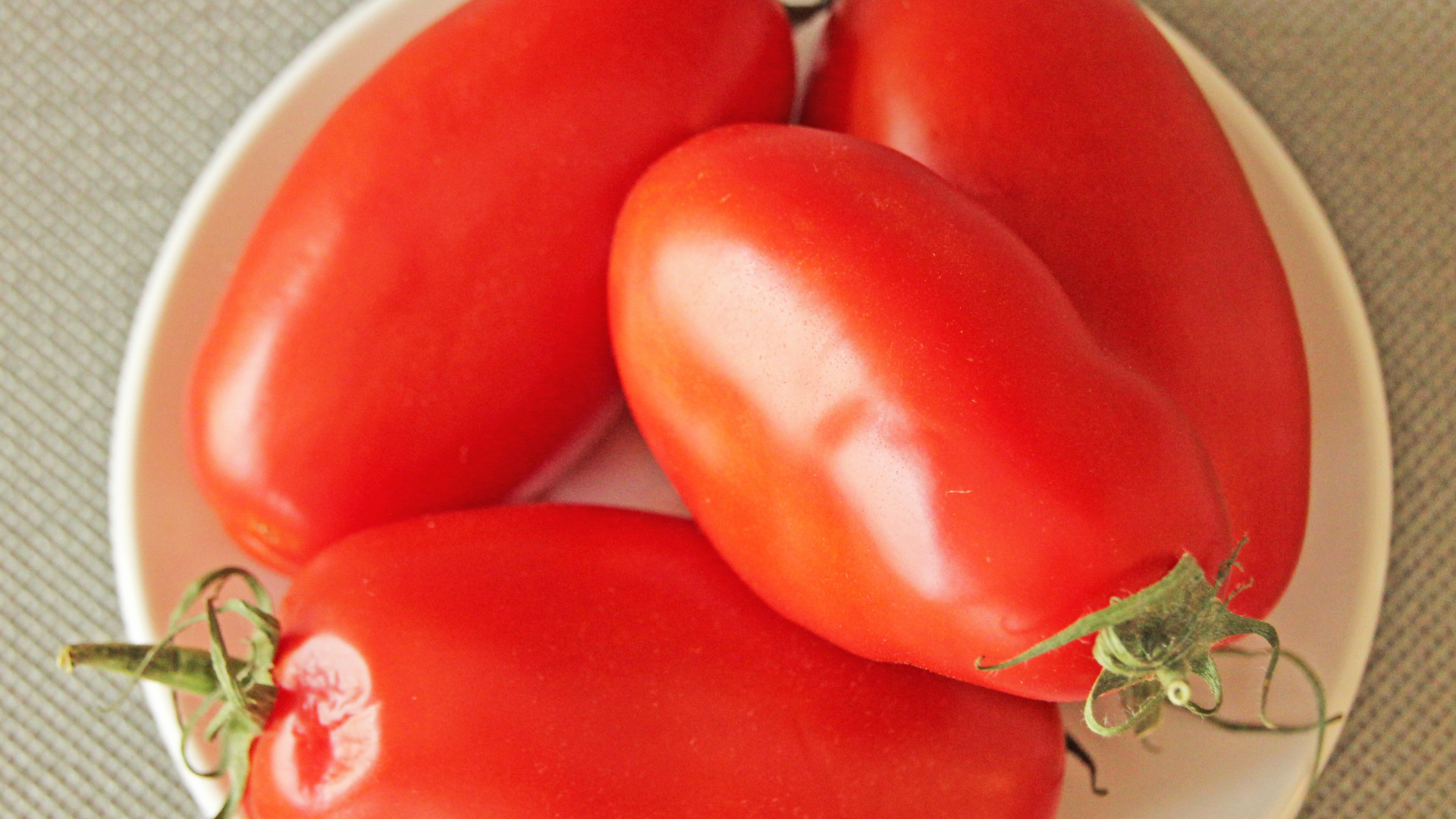 Tomatensorte_San_Marzano_02_%2528fcm%2529.jpg