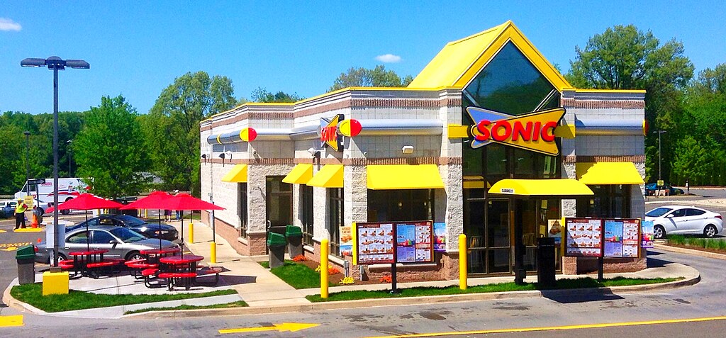 1024Px-Sonic Drive In Restaurant, (14231135472)
