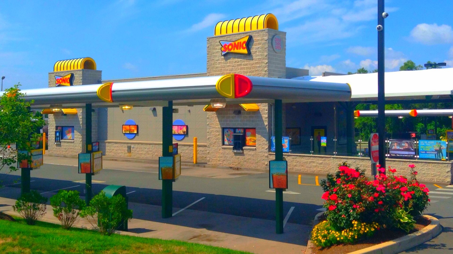 File:Sonic Drive In (14861521314).jpg