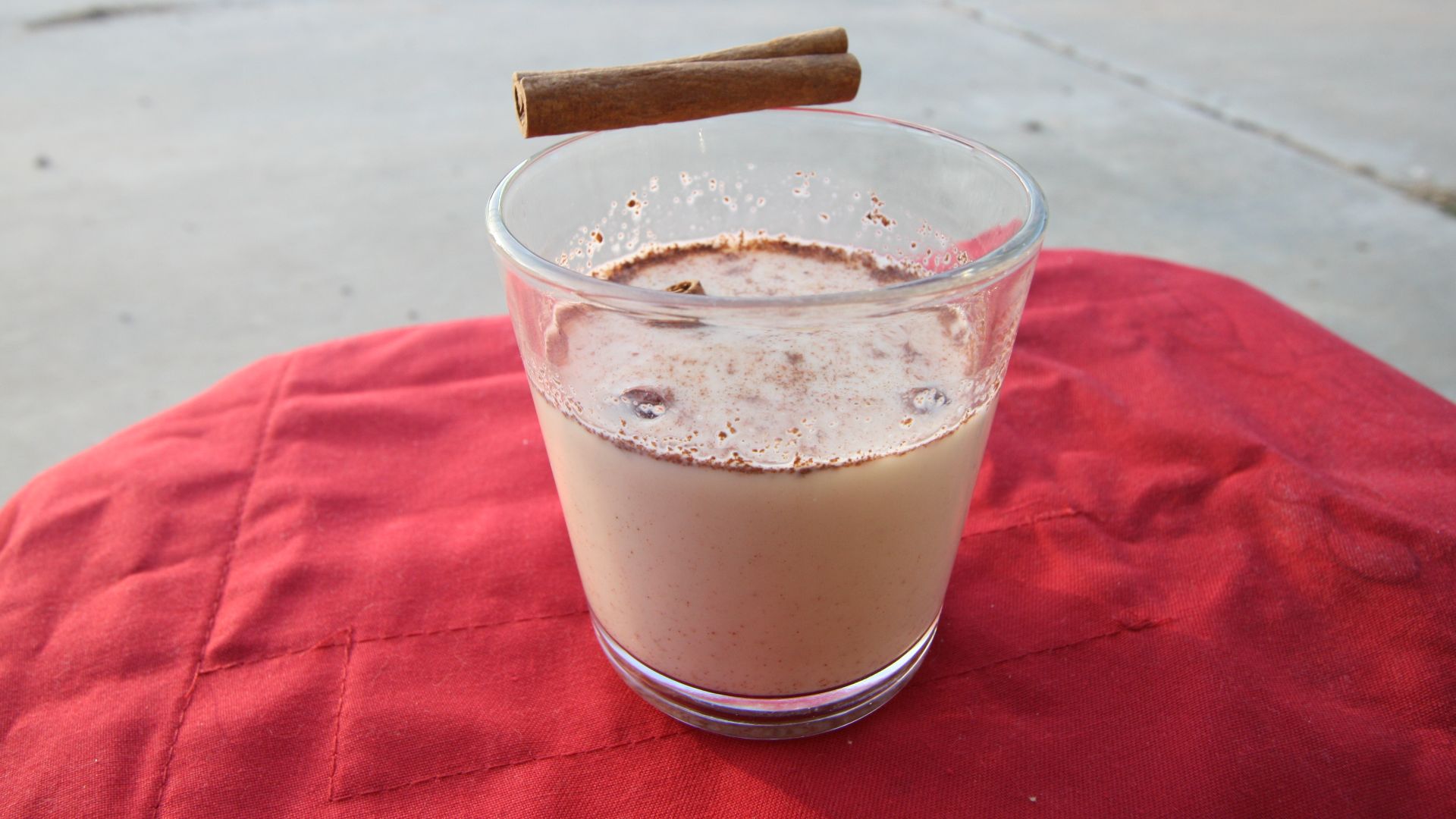 File:Glass of eggnog with cinnamon 32.jpg