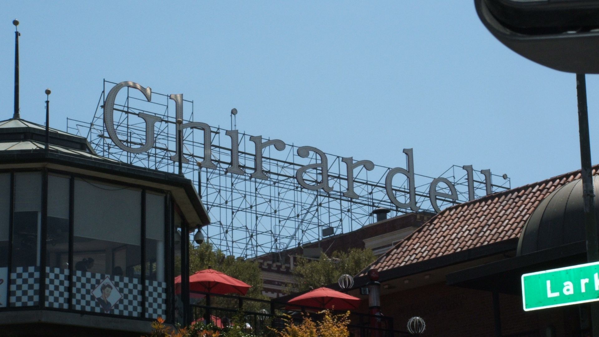 File:Ghirardelli Chocolate Company 01.jpg