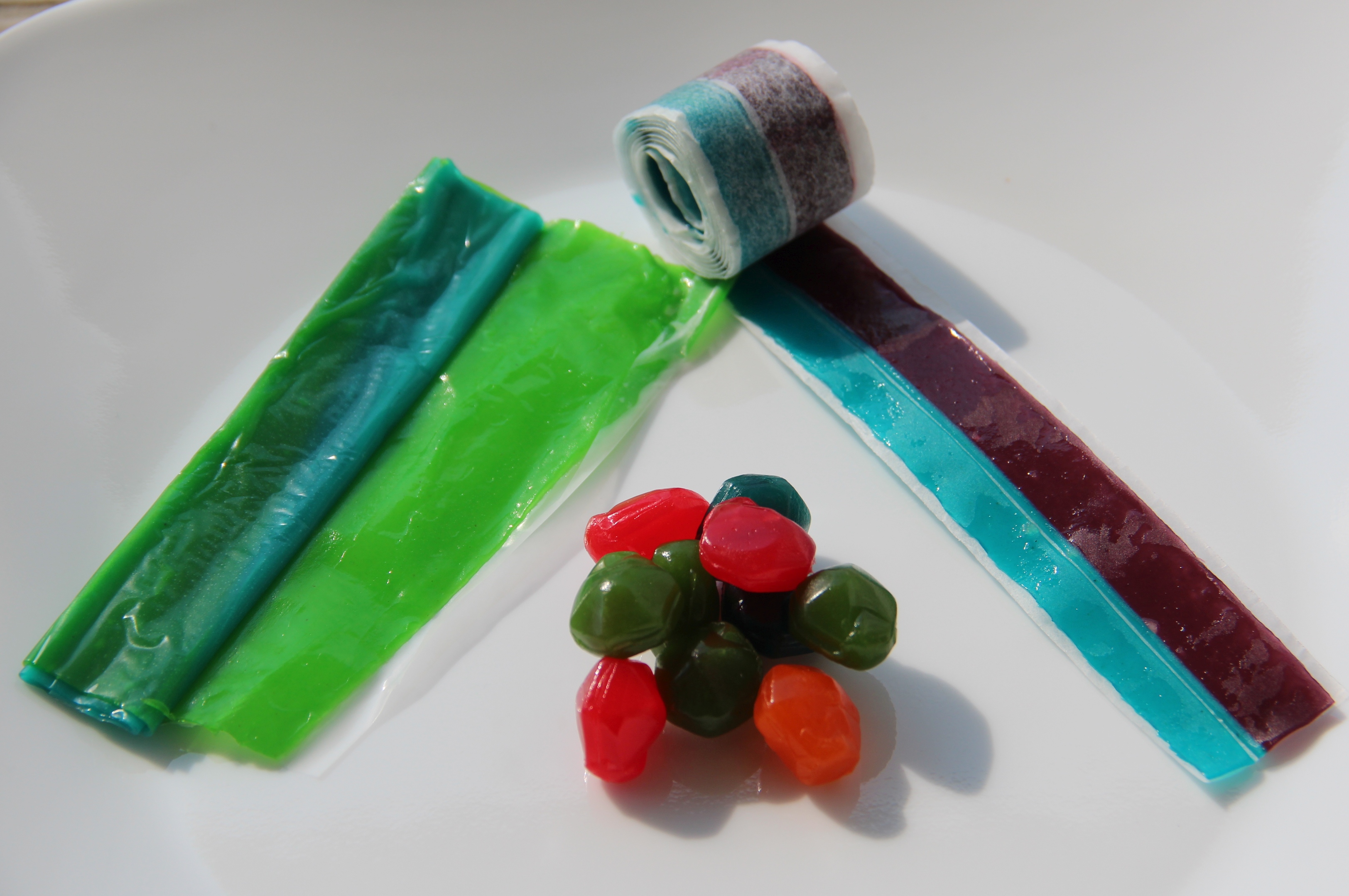 fruitrollupsfruitgushersandfruitbythefoot.jpg