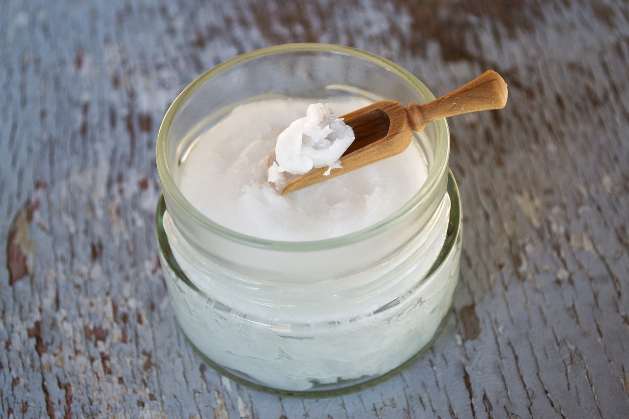 coconut-oil-on-wooden-spoon-2090575_1280.jpg